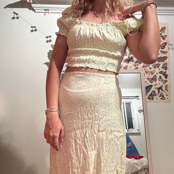 Silk skirt and top set - Picture 2 of 3